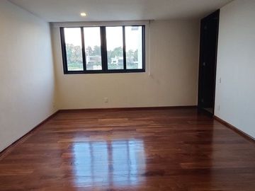 SE VENDE CASA REMODELADA EN BOSQUES DE LAS LOMAS (V)