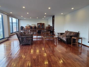 SE VENDE CASA REMODELADA EN BOSQUES DE LAS LOMAS (V)