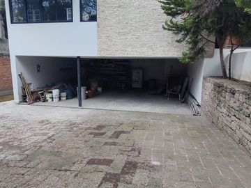 SE VENDE CASA REMODELADA EN BOSQUES DE LAS LOMAS (V)