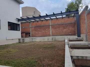 SE VENDE CASA REMODELADA EN BOSQUES DE LAS LOMAS (V)