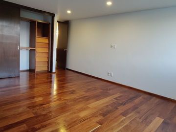 SE VENDE CASA REMODELADA EN BOSQUES DE LAS LOMAS (V)