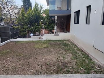 SE VENDE CASA REMODELADA EN BOSQUES DE LAS LOMAS (V)