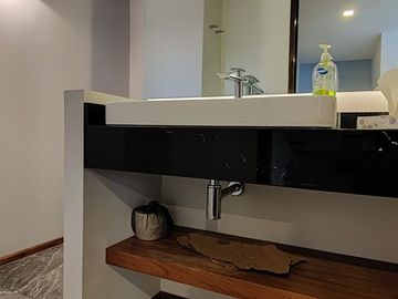 SE VENDE CASA REMODELADA EN BOSQUES DE LAS LOMAS (V)