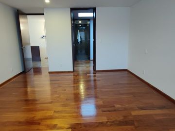 SE VENDE CASA REMODELADA EN BOSQUES DE LAS LOMAS (V)