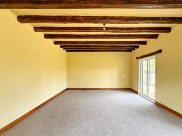 Casa con amplio terreno en Urbanización Campo Alegre