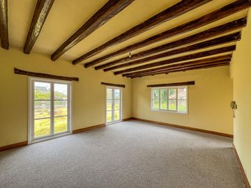 Casa con amplio terreno en Urbanización Campo Alegre