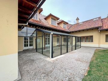 Casa con amplio terreno en Urbanización Campo Alegre