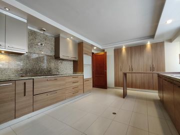 Departamento Dúplex en Venta en Bellavista, Quito