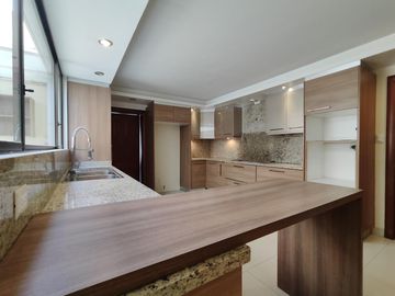 Departamento Dúplex en Venta en Bellavista, Quito