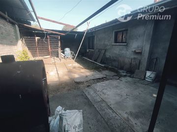 Casa en Venta en Sarento Aldea / Casa en venta 4 Dormitorios 3 Baños Local Comercial. Galpon y 10 Estacionamientos en El Bosque