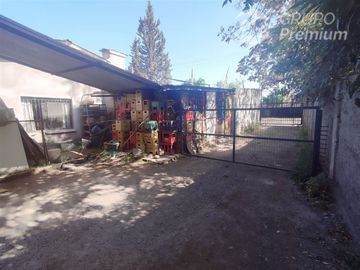 Casa en Venta en Sarento Aldea / Casa en venta 4 Dormitorios 3 Baños Local Comercial. Galpon y 10 Estacionamientos en El Bosque