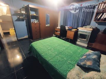 Casa en Venta en Sarento Aldea / Casa en venta 4 Dormitorios 3 Baños Local Comercial. Galpon y 10 Estacionamientos en El Bosque