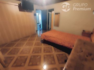 Casa en Venta en Sarento Aldea / Casa en venta 4 Dormitorios 3 Baños Local Comercial. Galpon y 10 Estacionamientos en El Bosque
