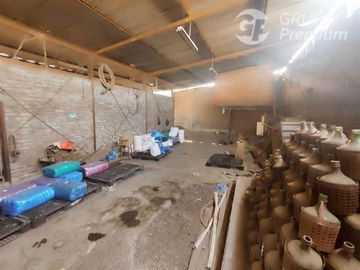 Casa en Venta en Sarento Aldea / Casa en venta 4 Dormitorios 3 Baños Local Comercial. Galpon y 10 Estacionamientos en El Bosque