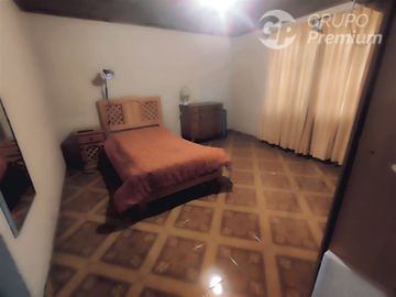 Casa en Venta en Sarento Aldea / Casa en venta 4 Dormitorios 3 Baños Local Comercial. Galpon y 10 Estacionamientos en El Bosque