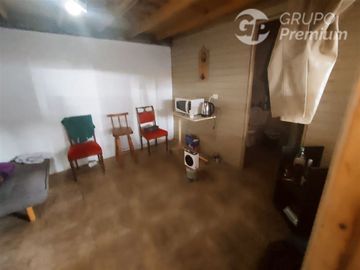Casa en Venta en Sarento Aldea / Casa en venta 4 Dormitorios 3 Baños Local Comercial. Galpon y 10 Estacionamientos en El Bosque