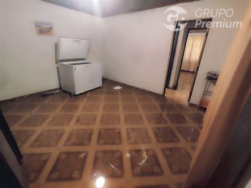 Casa en Venta en Sarento Aldea / Casa en venta 4 Dormitorios 3 Baños Local Comercial. Galpon y 10 Estacionamientos en El Bosque
