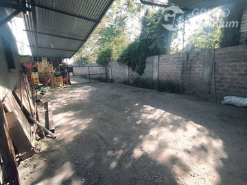 Casa en Venta en Sarento Aldea / Casa en venta 4 Dormitorios 3 Baños Local Comercial. Galpon y 10 Estacionamientos en El Bosque