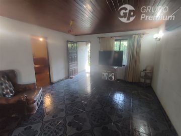 Casa en Venta en Sarento Aldea / Casa en venta 4 Dormitorios 3 Baños Local Comercial. Galpon y 10 Estacionamientos en El Bosque