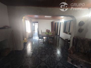 Casa en Venta en Sarento Aldea / Casa en venta 4 Dormitorios 3 Baños Local Comercial. Galpon y 10 Estacionamientos en El Bosque