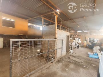 Casa en Venta en Sarento Aldea / Casa en venta 4 Dormitorios 3 Baños Local Comercial. Galpon y 10 Estacionamientos en El Bosque