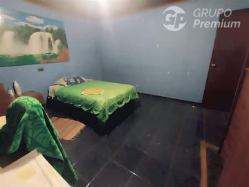 Casa en Venta en Sarento Aldea / Casa en venta 4 Dormitorios 3 Baños Local Comercial. Galpon y 10 Estacionamientos en El Bosque
