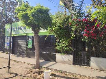 Casa en Venta en Sarento Aldea / Casa en venta 4 Dormitorios 3 Baños Local Comercial. Galpon y 10 Estacionamientos en El Bosque