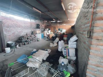 Casa en Venta en Sarento Aldea / Casa en venta 4 Dormitorios 3 Baños Local Comercial. Galpon y 10 Estacionamientos en El Bosque