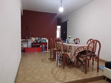 VENTA CASA 4 AMBIENTES VILLA LUZURIAGA PERMUTA