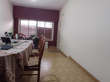 VENTA CASA 4 AMBIENTES VILLA LUZURIAGA PERMUTA