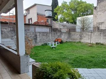 VENTA CASA 4 AMBIENTES VILLA LUZURIAGA PERMUTA