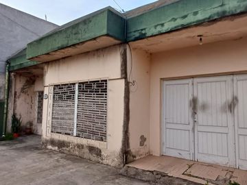 VENTA CASA 4 AMBIENTES VILLA LUZURIAGA PERMUTA