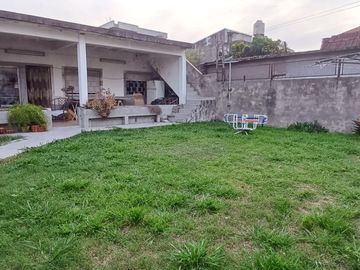 VENTA CASA 4 AMBIENTES VILLA LUZURIAGA PERMUTA