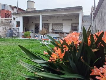 VENTA CASA 4 AMBIENTES VILLA LUZURIAGA PERMUTA