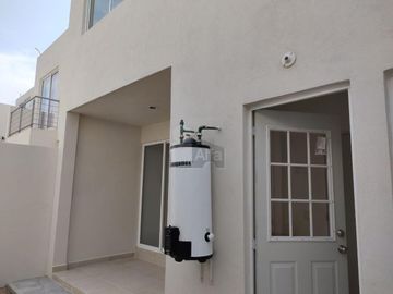 Casa en Renta o Venta en Hda Las Mandarinas, León, Gto. salida San Pancho. Privado Control de Acceso