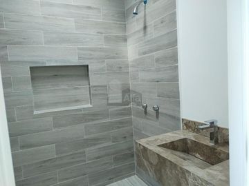Casa en Renta o Venta en Hda Las Mandarinas, León, Gto. salida San Pancho. Privado Control de Acceso