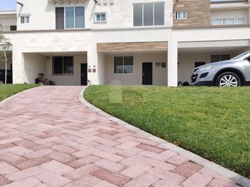 Casa en Renta o Venta en Hda Las Mandarinas, León, Gto. salida San Pancho. Privado Control de Acceso