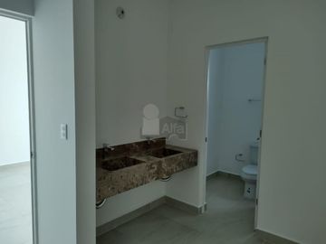 Casa en Renta o Venta en Hda Las Mandarinas, León, Gto. salida San Pancho. Privado Control de Acceso