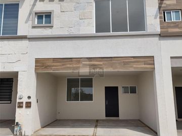Casa en Renta o Venta en Hda Las Mandarinas, León, Gto. salida San Pancho. Privado Control de Acceso