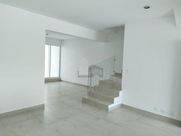 Casa en Renta o Venta en Hda Las Mandarinas, León, Gto. salida San Pancho. Privado Control de Acceso