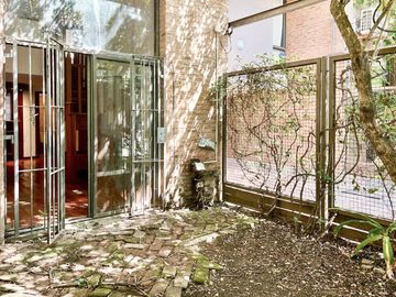duplex en PB con Jardin 3 ambientes
