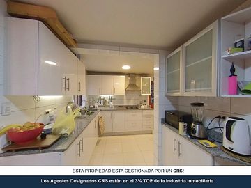 5 DORMITORIOS GRANDES 4 BAÑOS, QUINCHO