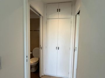 Departamento 2 ambientes con parrilla y cochera , excelente acceso