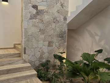 MODERNA RESIDENCIA CON SPA DENTRO DE YUCATAN COUNTRY CLUB