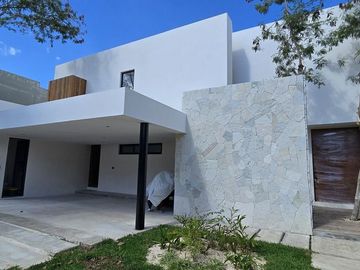 MODERNA RESIDENCIA CON SPA DENTRO DE YUCATAN COUNTRY CLUB
