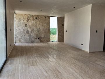 MODERNA RESIDENCIA CON SPA DENTRO DE YUCATAN COUNTRY CLUB