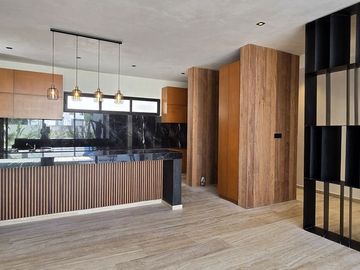 MODERNA RESIDENCIA CON SPA DENTRO DE YUCATAN COUNTRY CLUB