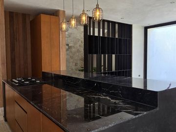 MODERNA RESIDENCIA CON SPA DENTRO DE YUCATAN COUNTRY CLUB