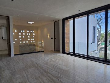 MODERNA RESIDENCIA CON SPA DENTRO DE YUCATAN COUNTRY CLUB