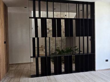 MODERNA RESIDENCIA CON SPA DENTRO DE YUCATAN COUNTRY CLUB